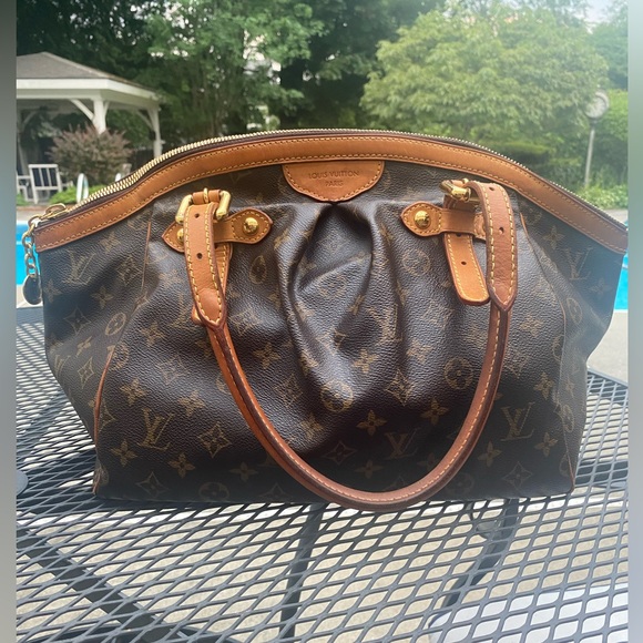Louis Vuitton Tavoli w COA - Picture 2 of 15